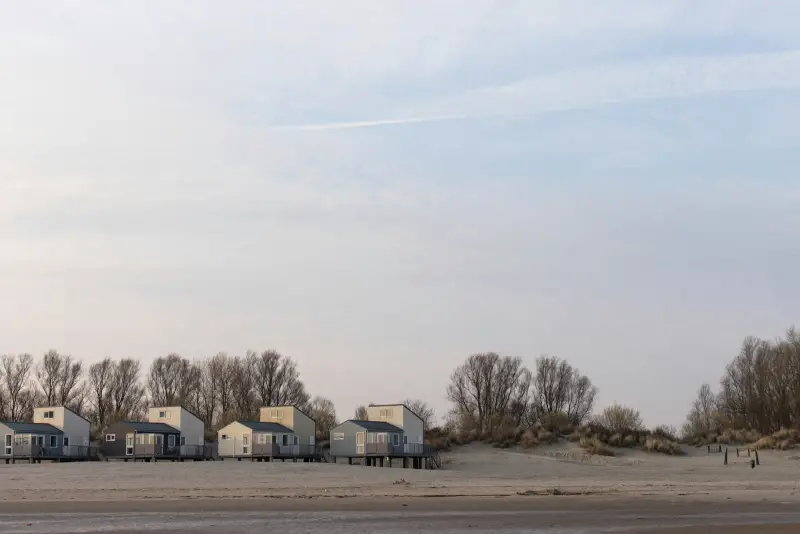 Noodstroom tijdelijke bouw Zeeland: aggregaat of accu?