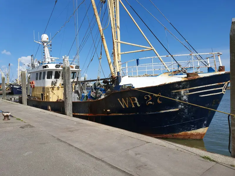 Noodstroom vissersbedrijf Zeeland: aggregaat aan boord